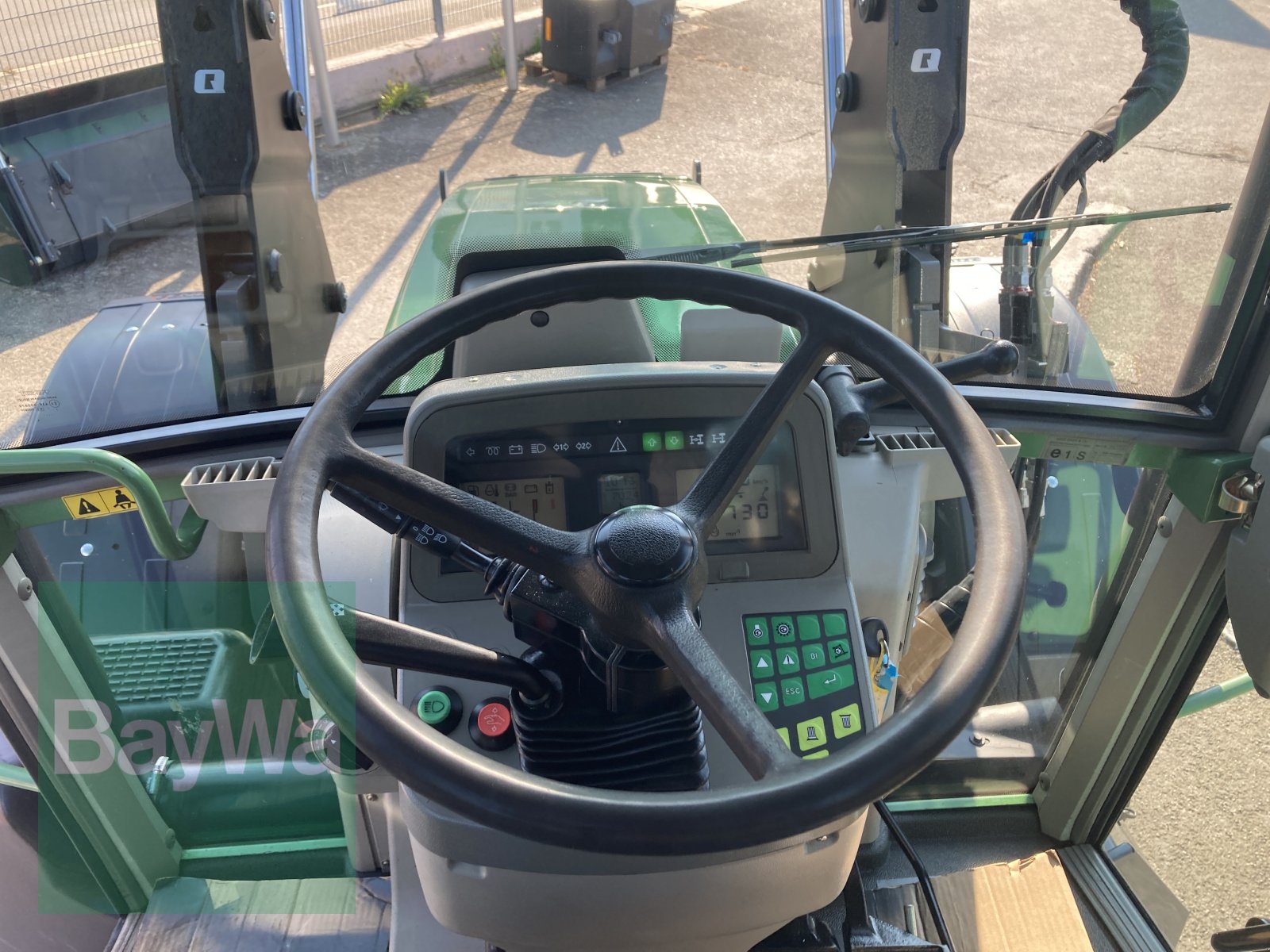 Traktor typu Fendt Favorit 711 Vario COM I 1 + Quicke Frontlader Q6M, Gebrauchtmaschine w Dinkelsbühl (Zdjęcie 30)