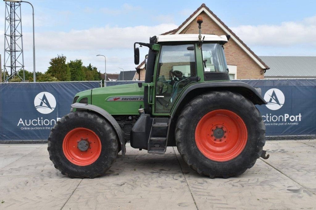 Traktor of the type Fendt Favorit 716, Gebrauchtmaschine in Antwerpen (Picture 2)