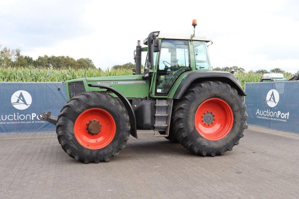 Traktor типа Fendt Favorit 824, Gebrauchtmaschine в Antwerpen (Фотография 1)