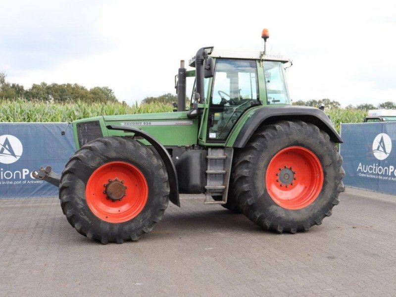 Traktor a típus Fendt Favorit 824, Gebrauchtmaschine ekkor: Antwerpen (Kép 1)