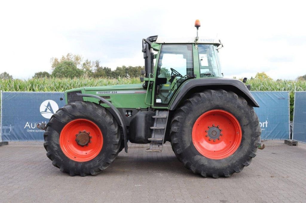 Traktor typu Fendt Favorit 824, Gebrauchtmaschine w Antwerpen (Zdjęcie 2)