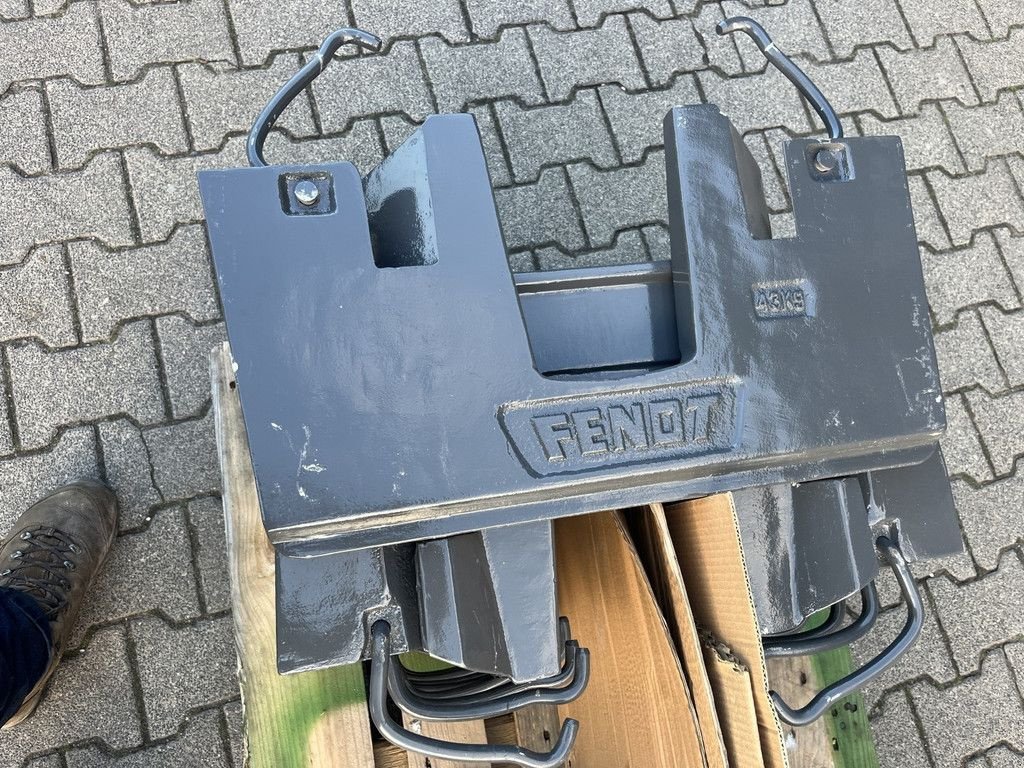 Traktor des Typs Fendt Frontgewicht / bumper, Gebrauchtmaschine in Hapert (Bild 2)