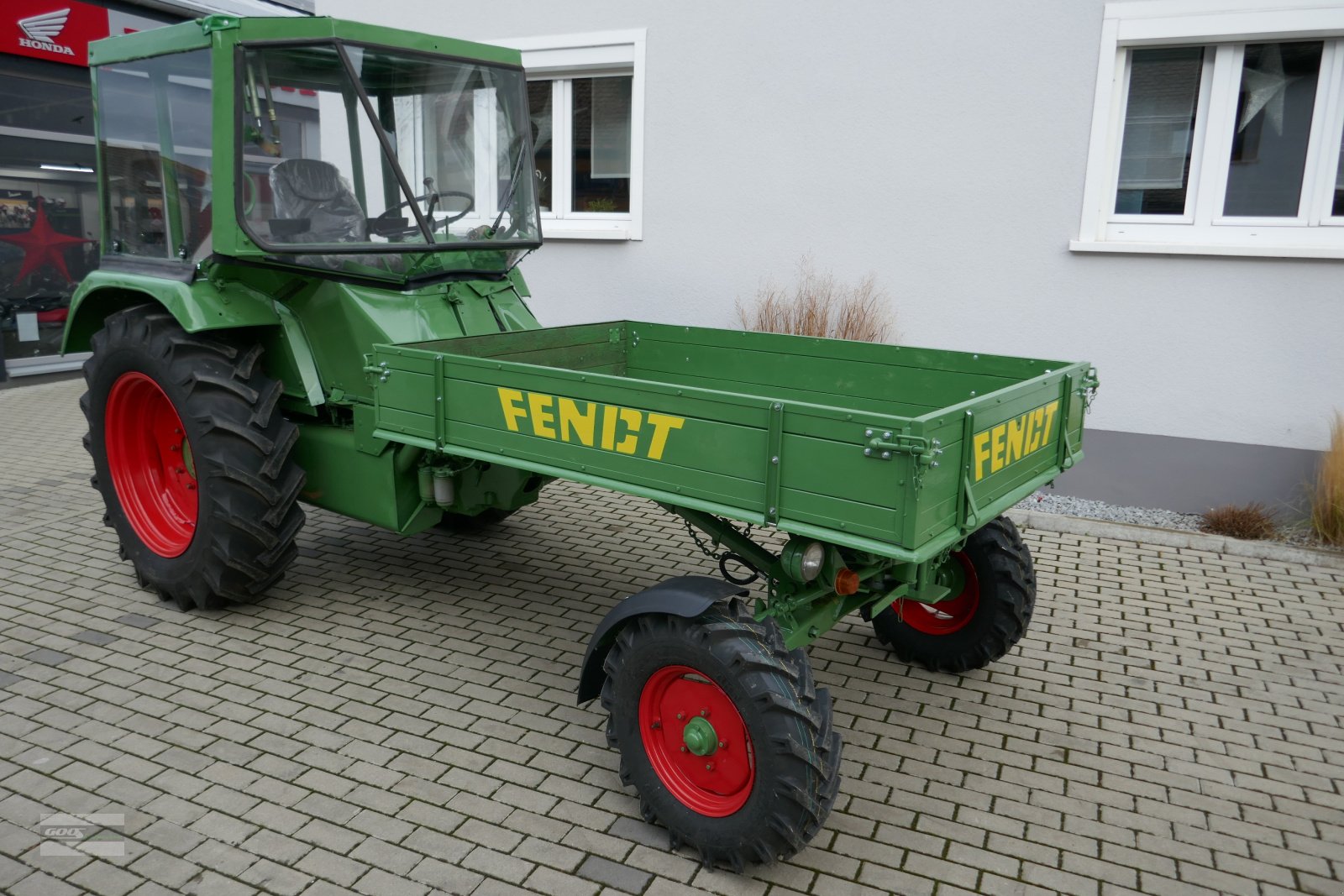 Traktor tip Fendt Geräteträger F250 GTS. Mit Verdeckkabine, Servolenkung und Ladepritsche, Gebrauchtmaschine in Langenzenn (Poză 1)