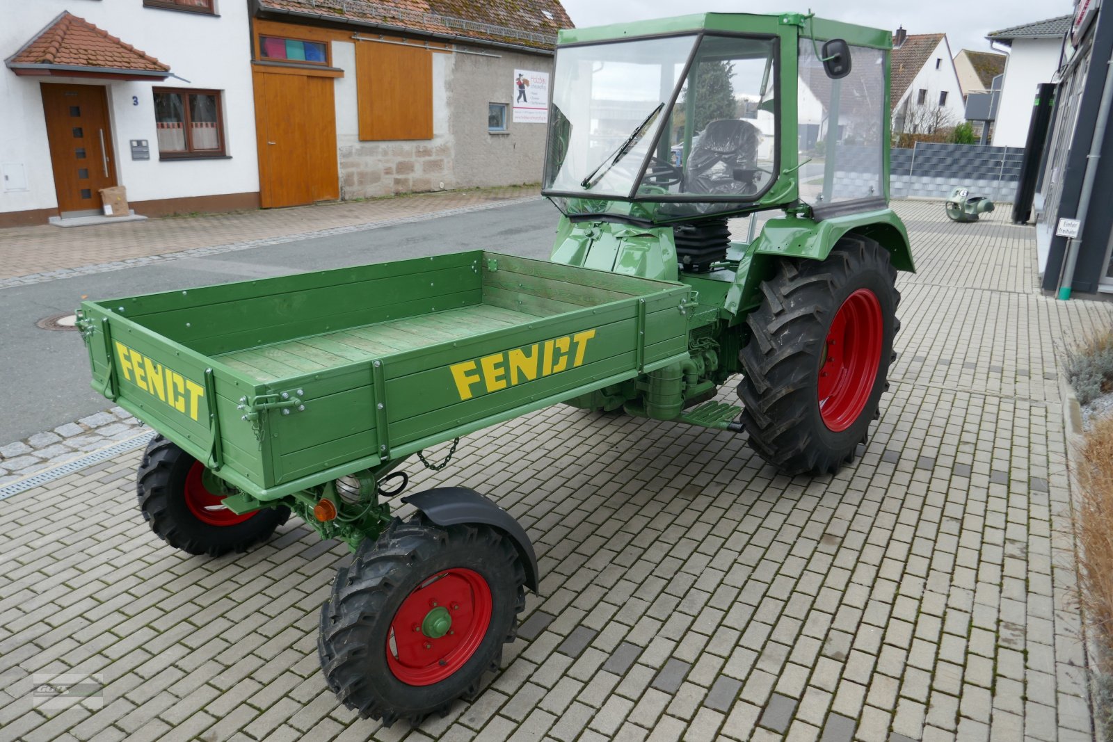 Traktor tip Fendt Geräteträger F250 GTS. Mit Verdeckkabine, Servolenkung und Ladepritsche, Gebrauchtmaschine in Langenzenn (Poză 4)