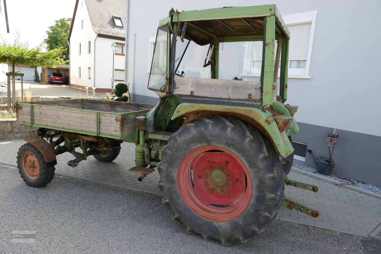 Traktor des Typs Fendt Geräteträger F250GTS mit Servolenkung, Frontlader und Ladepritsche., Gebrauchtmaschine in Langenzenn (Bild 3)