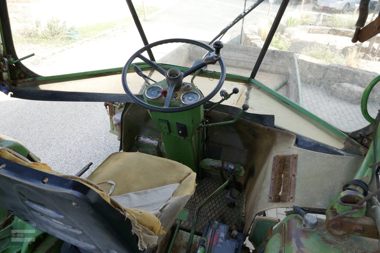 Traktor of the type Fendt Geräteträger F250GTS mit Servolenkung, Frontlader und Ladepritsche., Gebrauchtmaschine in Langenzenn (Picture 5)