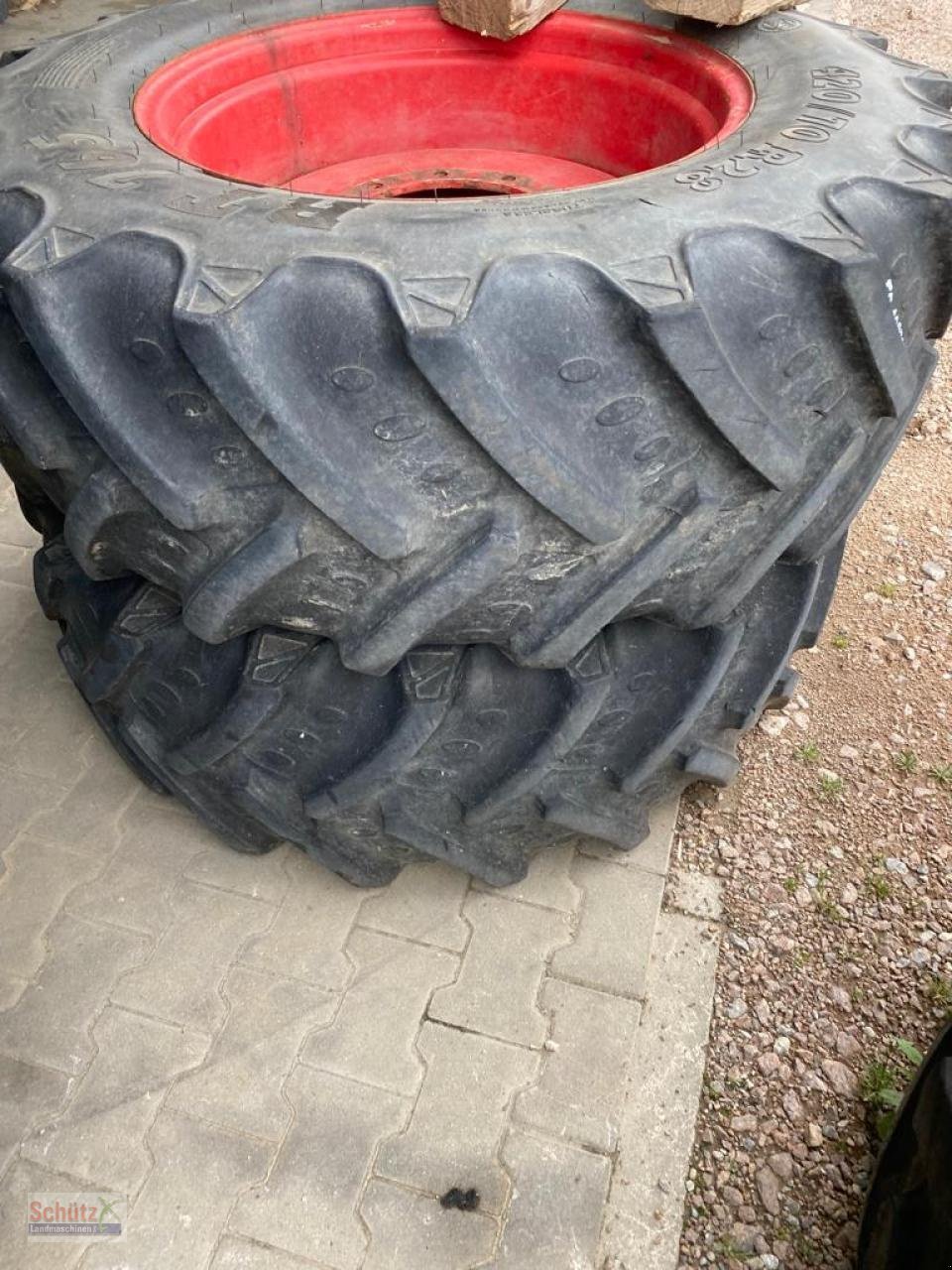 Traktor des Typs Fendt Komplettrad 420/70 R28 und 520/70 R38, Gebrauchtmaschine in Schierling (Bild 2)