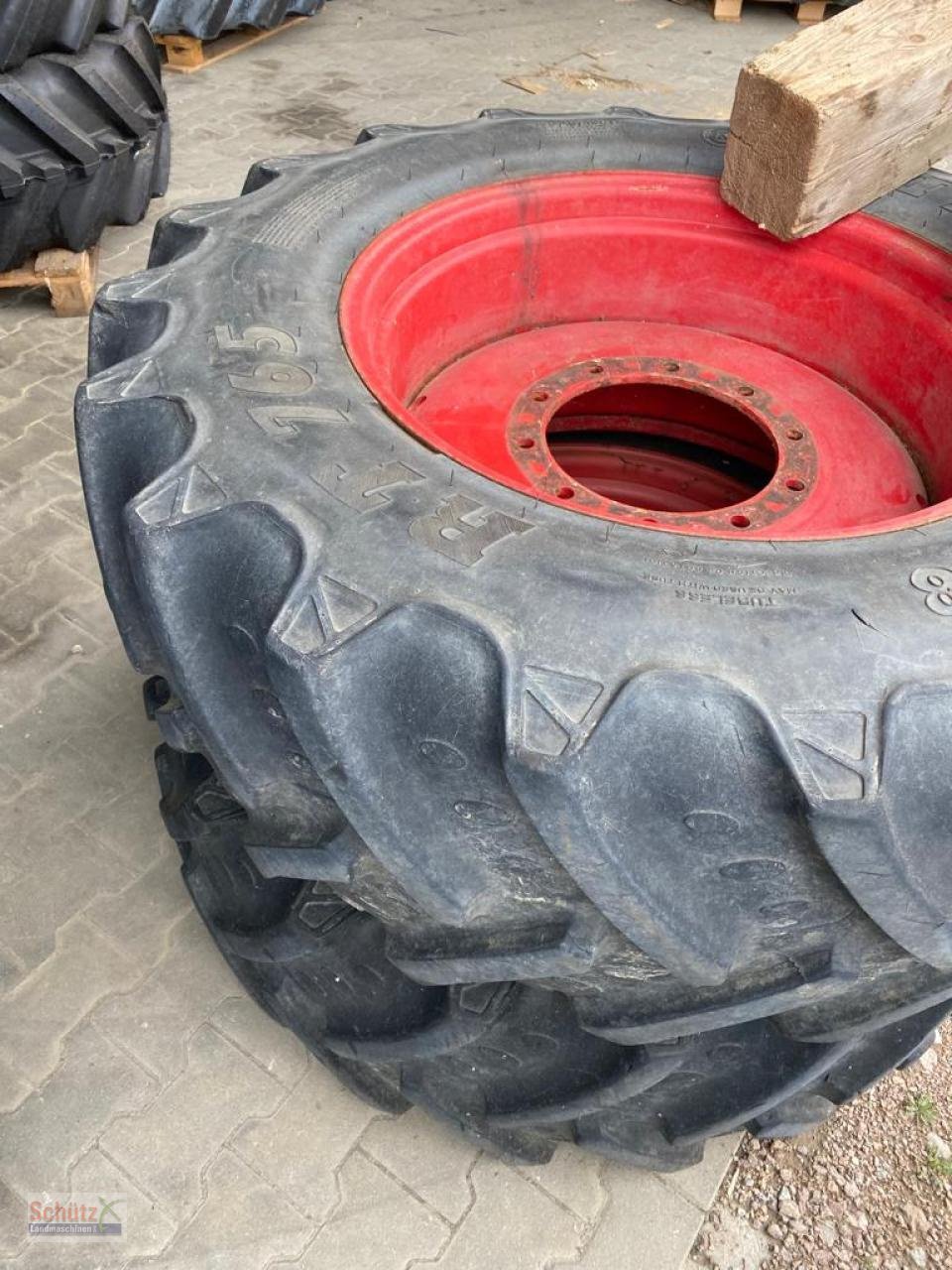 Traktor des Typs Fendt Komplettrad 420/70 R28 und 520/70 R38, Gebrauchtmaschine in Schierling (Bild 10)