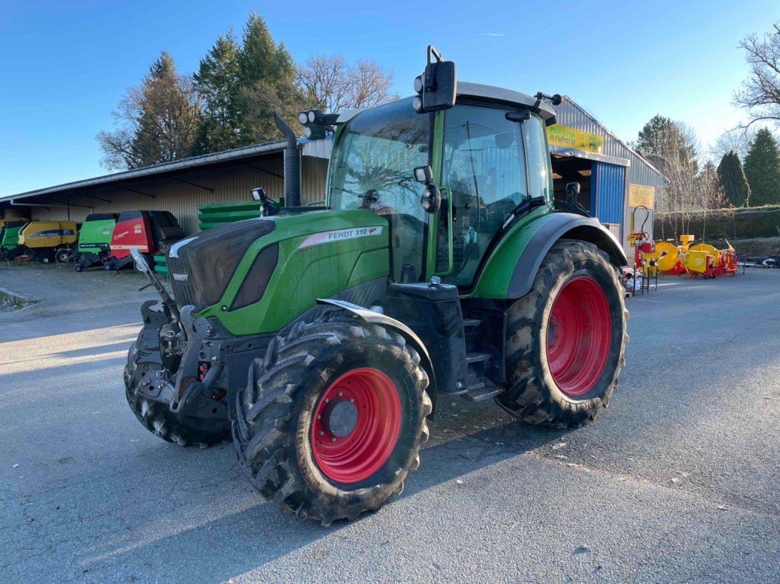 Traktor от тип Fendt Tracteur agricole 310 power Fendt, Gebrauchtmaschine в LA SOUTERRAINE (Снимка 1)