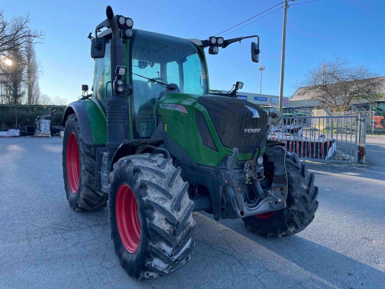 Traktor от тип Fendt Tracteur agricole 310 power Fendt, Gebrauchtmaschine в LA SOUTERRAINE (Снимка 2)