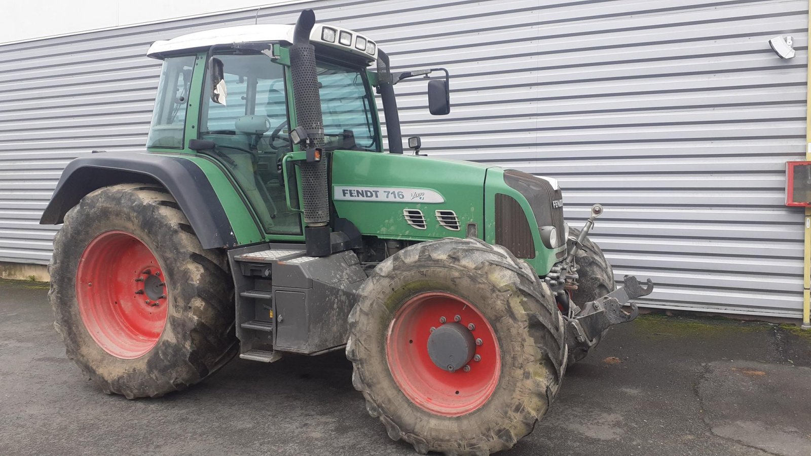 Traktor typu Fendt TRACTEUR OCC, Gebrauchtmaschine v Les Touches (Obrázek 2)