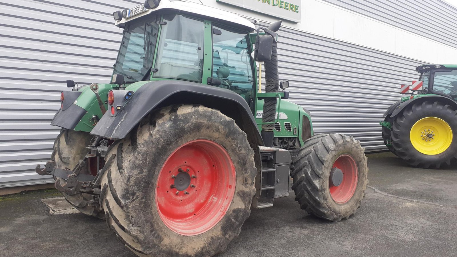 Traktor van het type Fendt TRACTEUR OCC, Gebrauchtmaschine in Les Touches (Foto 3)