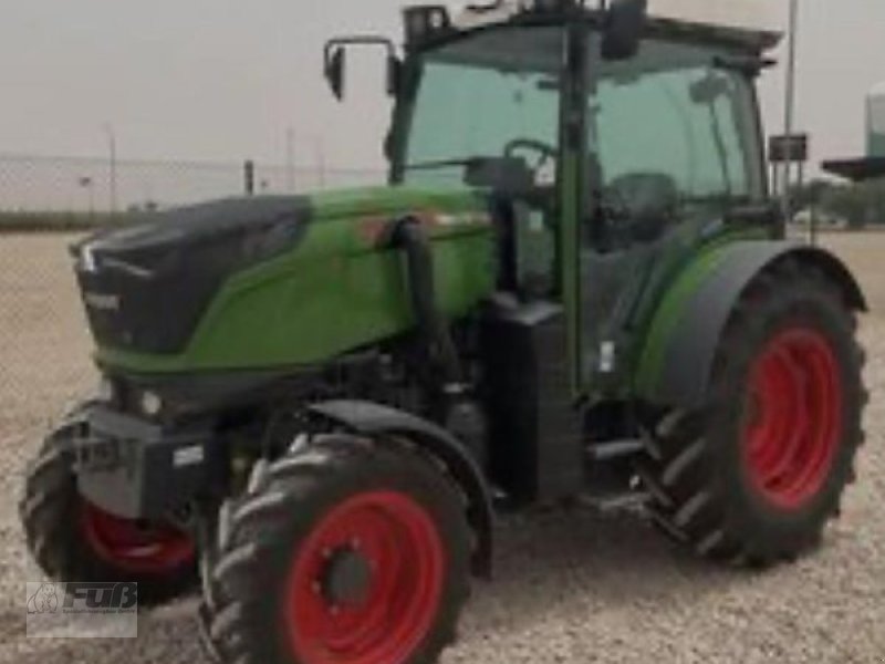 Traktor of the type Fendt Vario 210 P one, Neumaschine in Pfeffenhausen