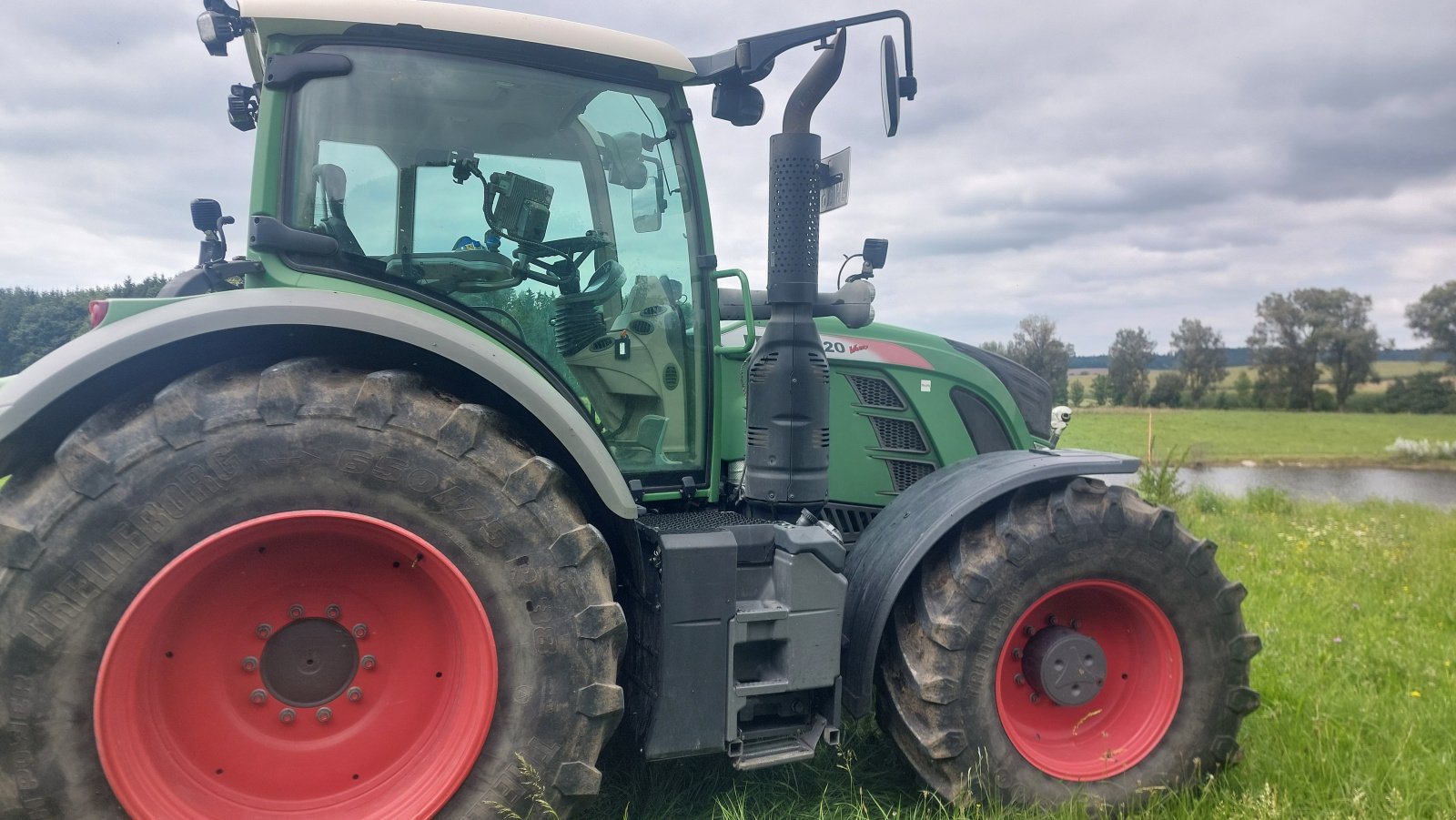 Traktor du type Fendt Vario 720 S4 Profi Plus, Gebrauchtmaschine en Dinkelscherben (Photo 3)