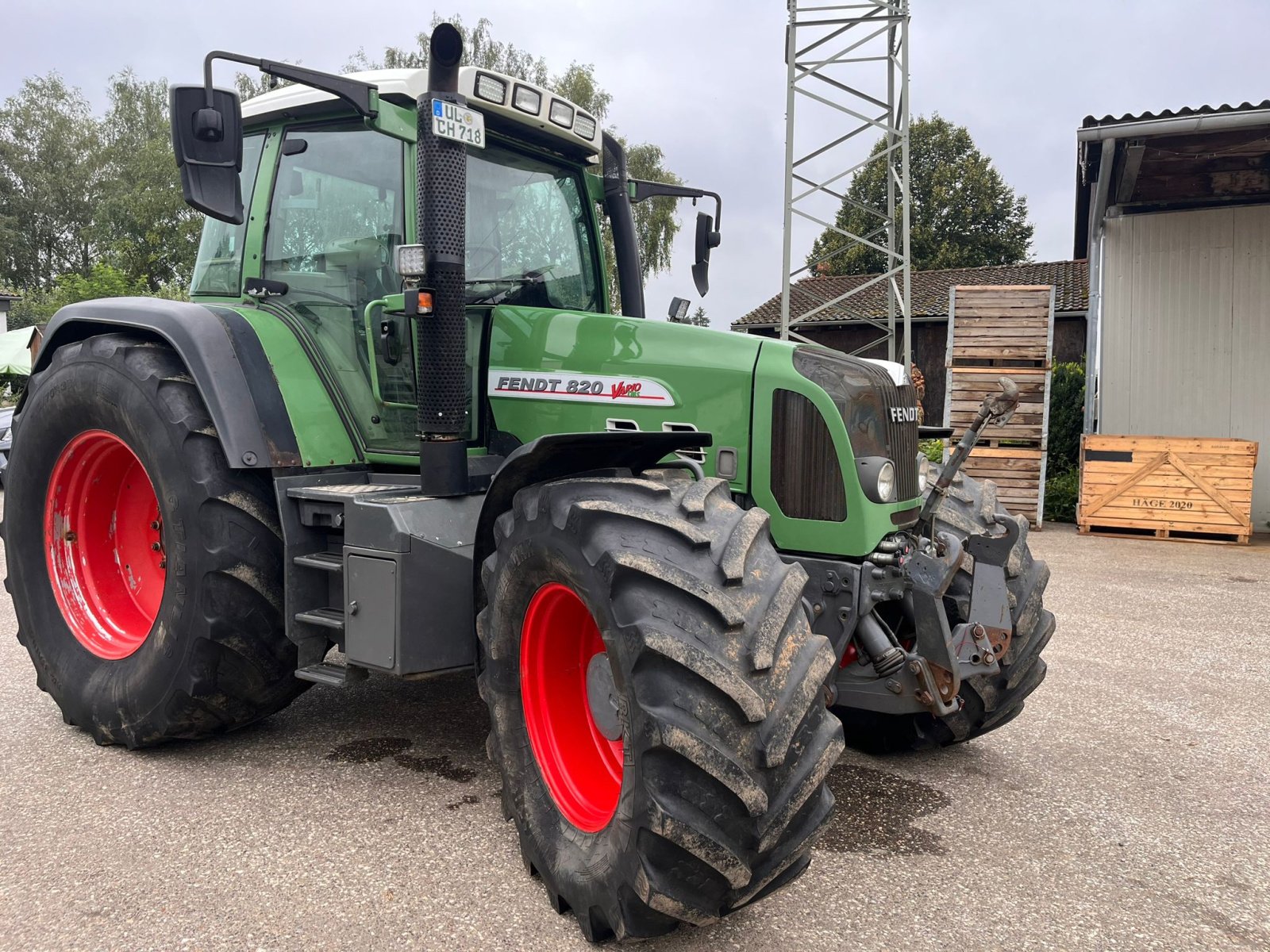 Traktor des Typs Fendt Vario 820 Neuer Motor !, Gebrauchtmaschine in Langenau (Bild 1)