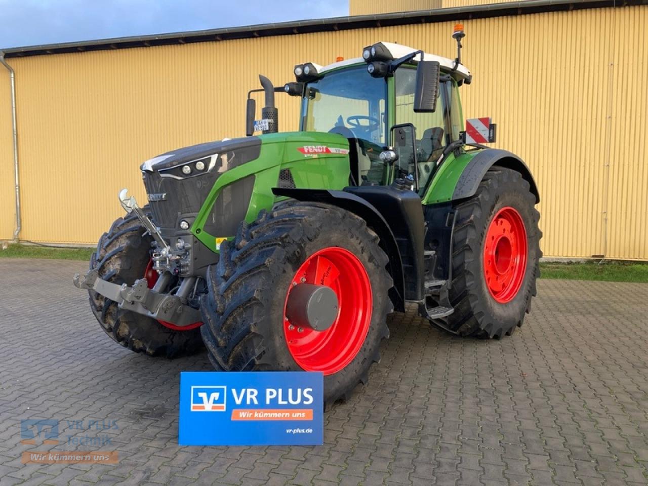 Traktor of the type Fendt VARIO 939, Neumaschine in Osterburg (Picture 1)