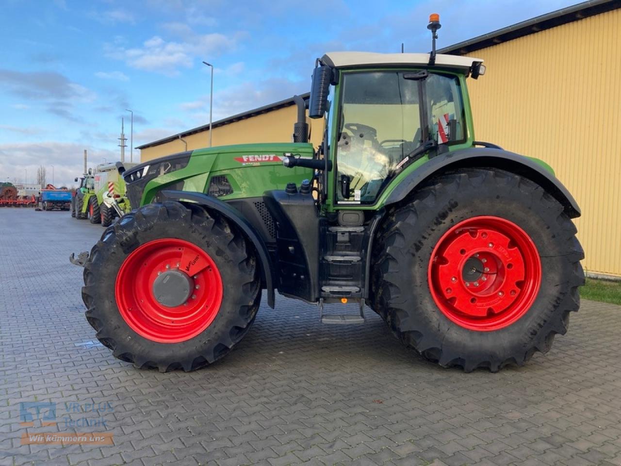 Traktor of the type Fendt VARIO 939, Neumaschine in Osterburg (Picture 2)