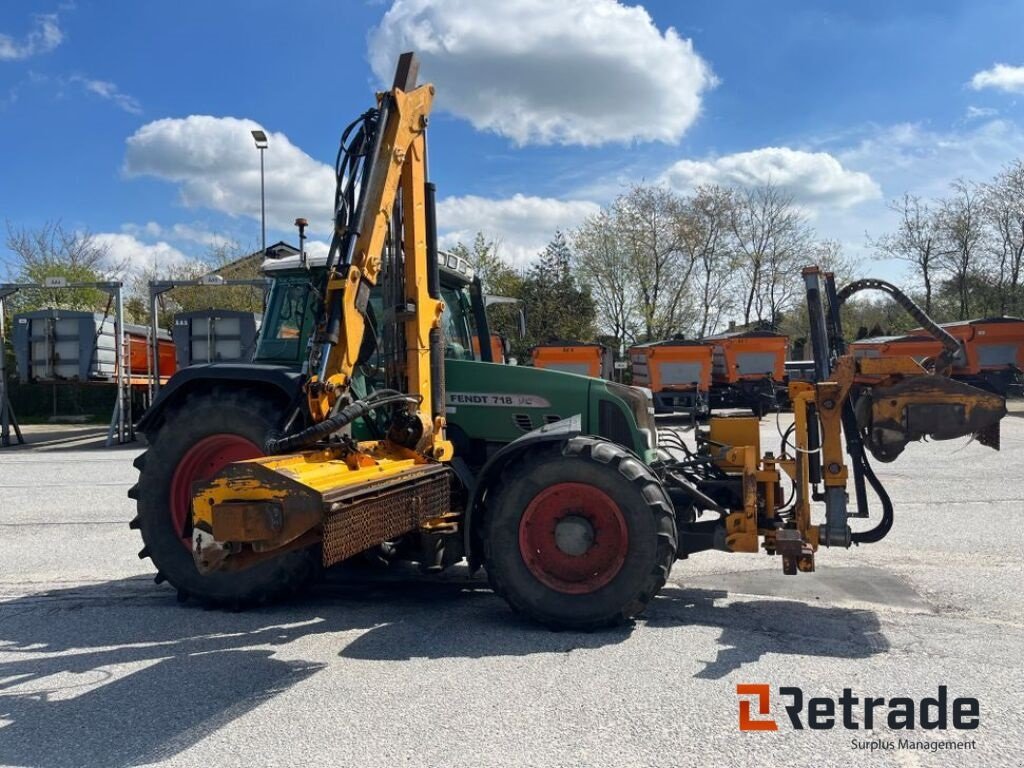 Traktor типа Fendt Vario Fendt 718 vario med FM front og sideklipper / tractor with grasscutter, Gebrauchtmaschine в Rødovre (Фотография 4)