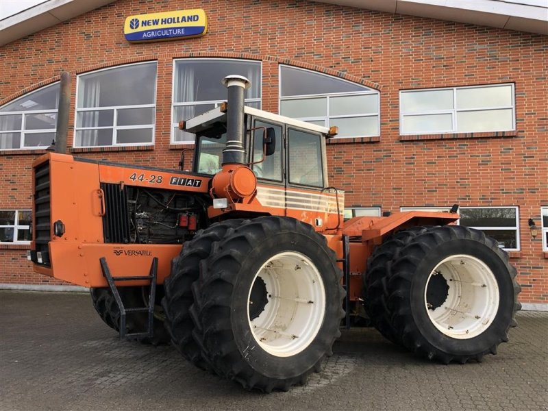 Traktor Türe ait Fiat 44-28 “Versatile 875”, Gebrauchtmaschine içinde Gjerlev J. (resim 1)