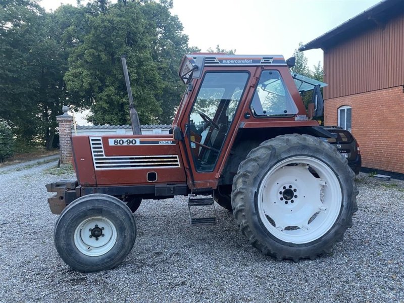 Traktor Türe ait Fiat 80-90 Meget lidt grov rust. Kun kørt 4.280 timer., Gebrauchtmaschine içinde øster ulslev