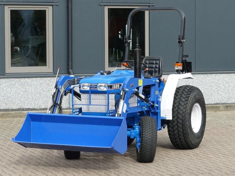 Traktor van het type Ford 1320 4wd / 4107 Draaiuren / Voorlader, Gebrauchtmaschine in Swifterband