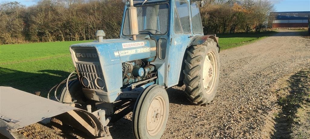 Traktor of the type Ford 3000 Y med fejekost, Gebrauchtmaschine in Skive (Picture 3)