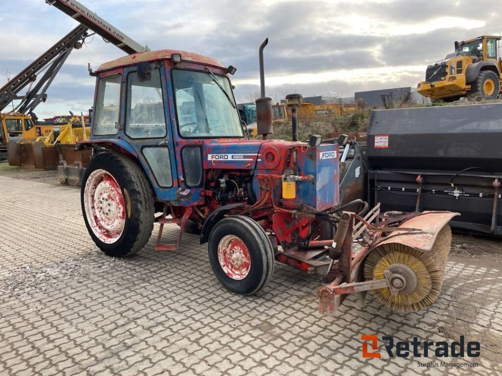 Traktor of the type Ford 4600 med kost, Gebrauchtmaschine in Rødovre (Picture 3)