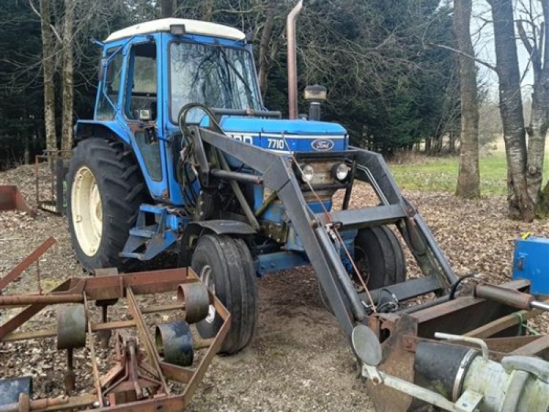 Traktor du type Ford 7710 med frontlæsser og overfaldsklo SÆLGES MOMSFRI, Gebrauchtmaschine en Egtved (Photo 1)