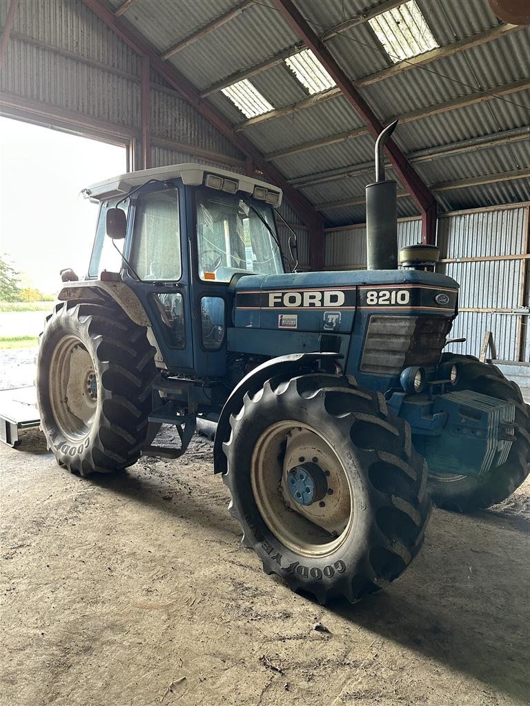 Traktor of the type Ford 8210 Force II, Gebrauchtmaschine in Haderslev (Picture 1)