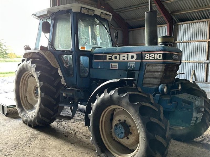 Traktor of the type Ford 8210 Force II, Gebrauchtmaschine in Haderslev