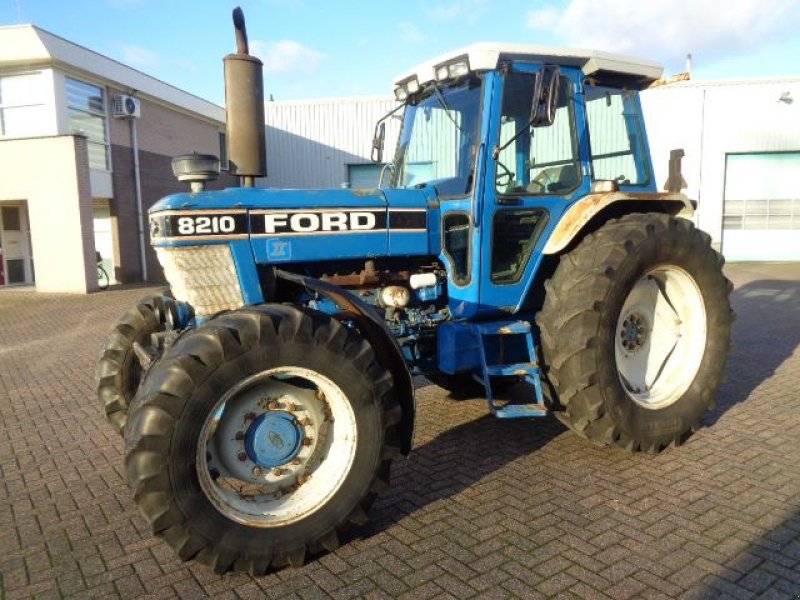 Traktor van het type Ford 8210 II, Gebrauchtmaschine in Oirschot (Foto 1)