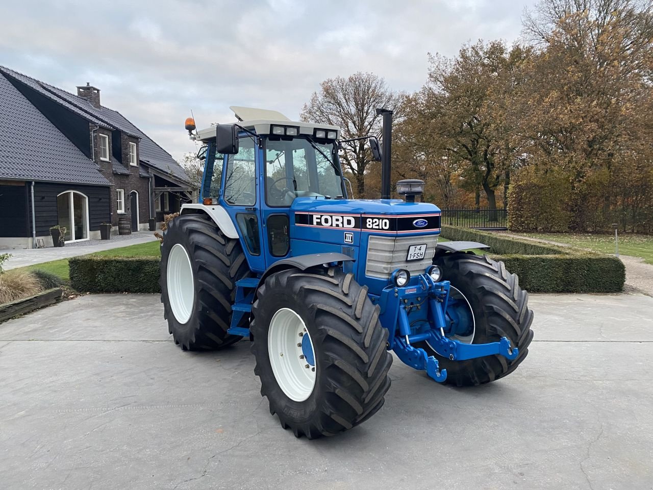 Traktor Türe ait Ford 8210, Gebrauchtmaschine içinde De Mortel (resim 3)