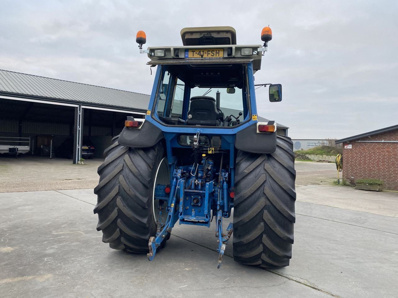 Traktor des Typs Ford 8210, Gebrauchtmaschine in De Mortel (Bild 4)