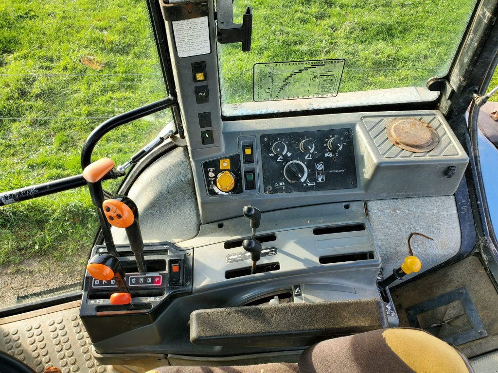 Traktor typu Ford 8240 SLE (  DESTOCKAGE ), Gebrauchtmaschine v YTRAC (Obrázek 7)