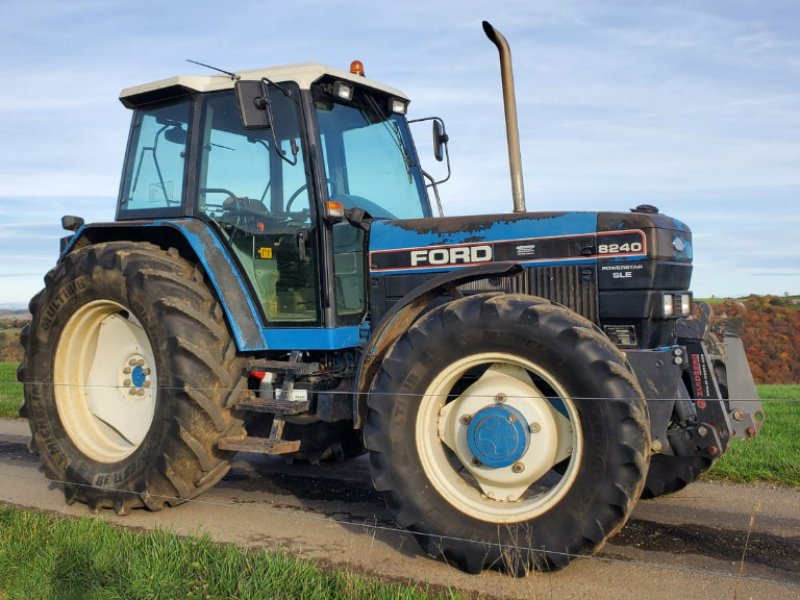 Traktor van het type Ford 8240 SLE (  DESTOCKAGE ), Gebrauchtmaschine in YTRAC (Foto 1)