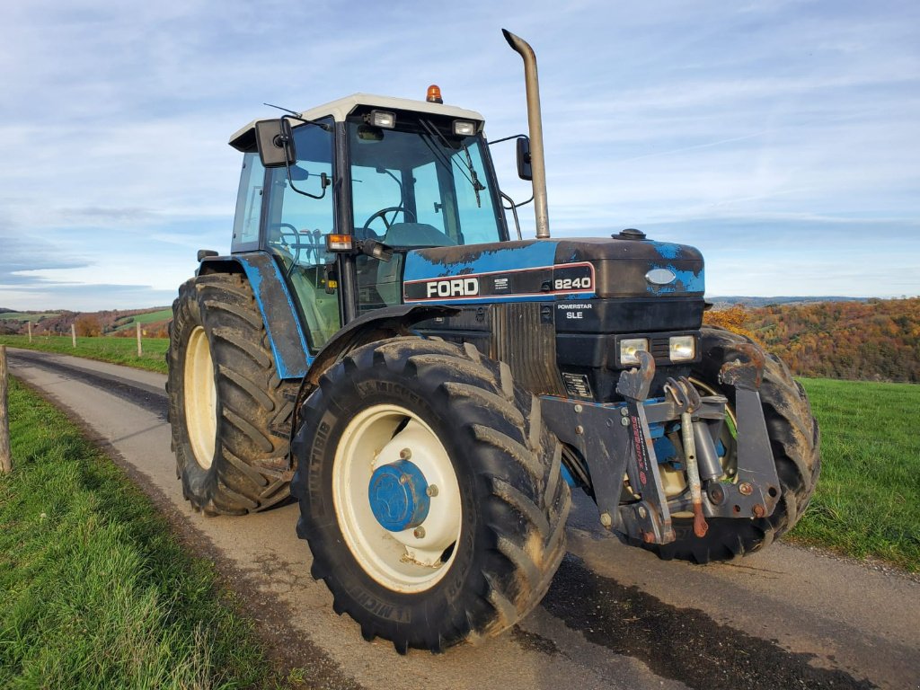 Traktor des Typs Ford 8240 SLE (  DESTOCKAGE ), Gebrauchtmaschine in YTRAC (Bild 4)