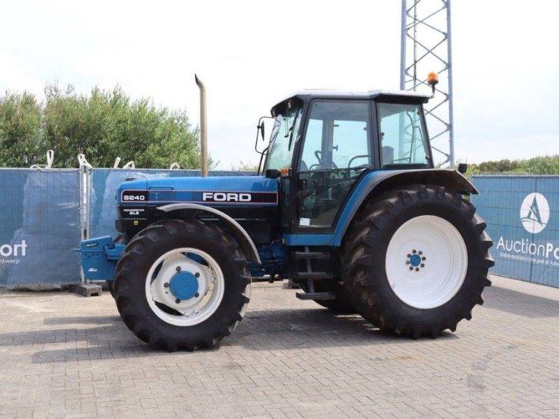 Traktor del tipo Ford 8240SLE, Gebrauchtmaschine en Antwerpen (Imagen 1)