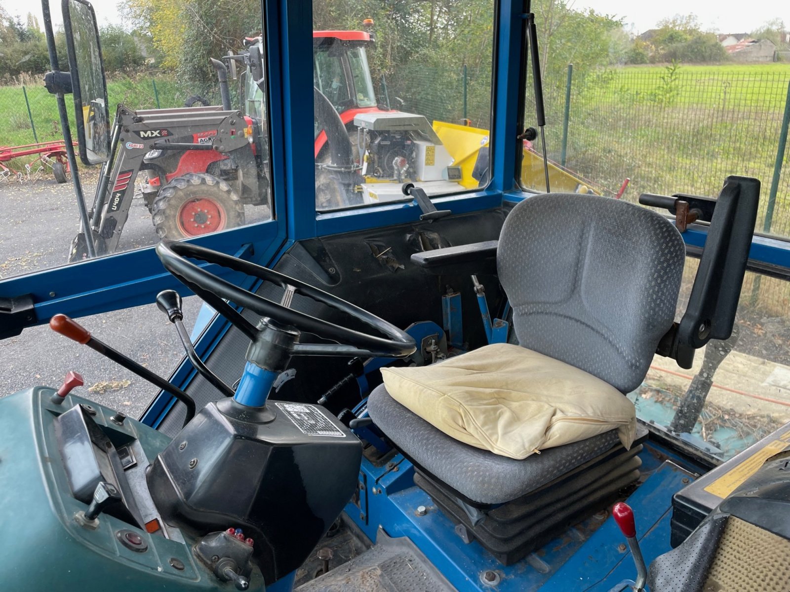 Traktor van het type Ford Tracteur agricole 5610 Ford, Gebrauchtmaschine in LA SOUTERRAINE (Foto 5)