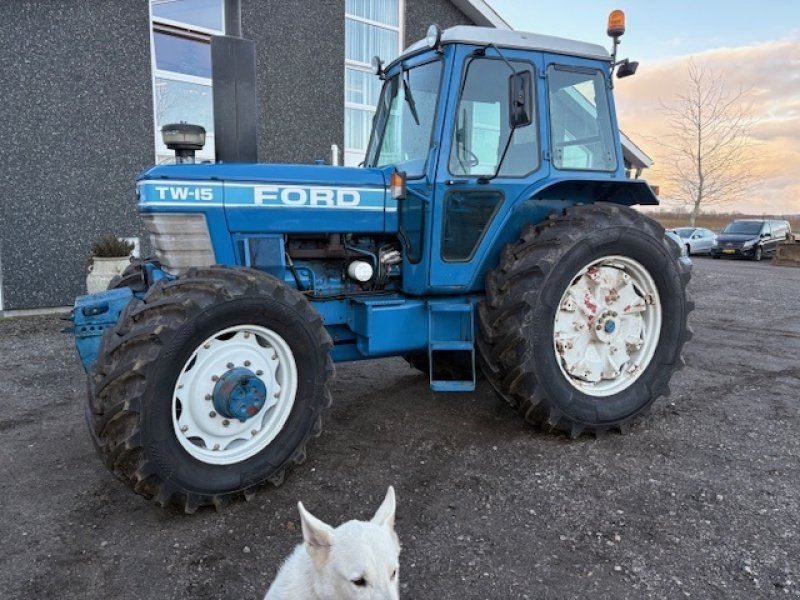 Traktor del tipo Ford TW 15 EN EJER, 2371 TIMER. HELT UNIK TRAKTOR, Gebrauchtmaschine en Dronninglund (Imagen 1)