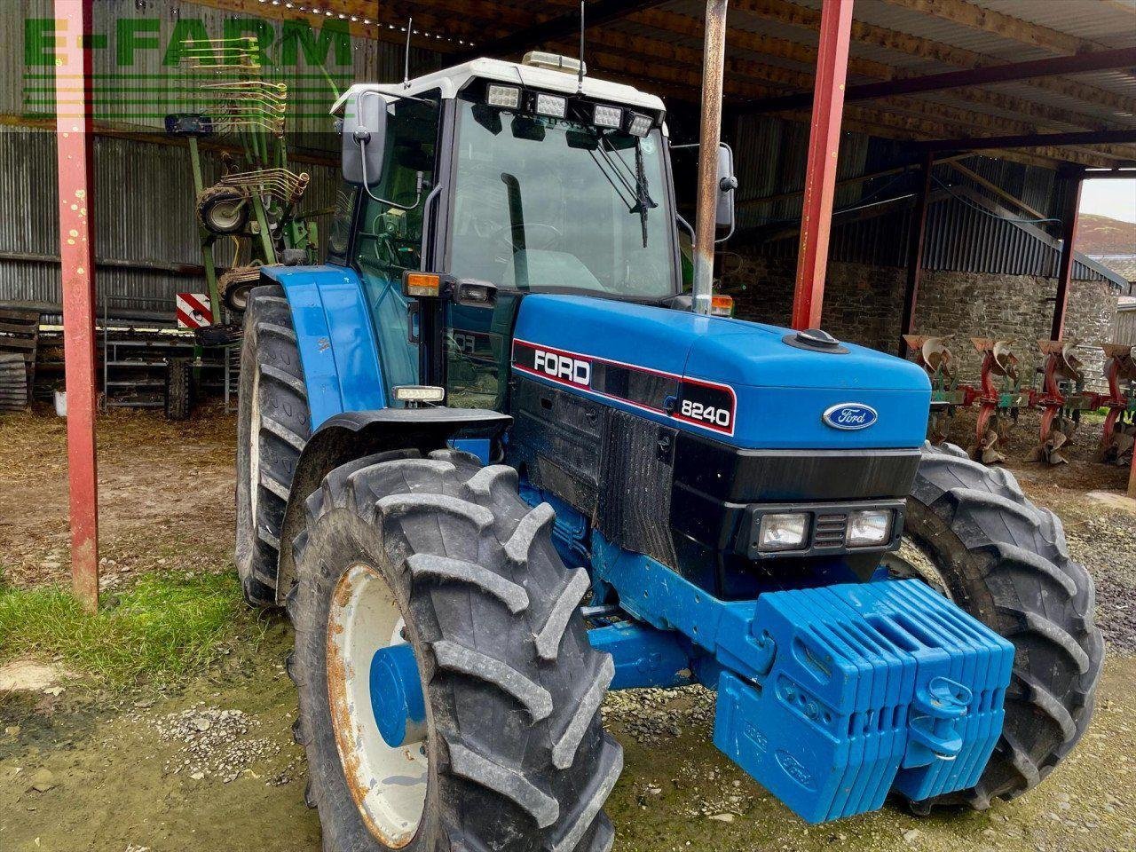 Traktor типа Ford USED 8240, Gebrauchtmaschine в DUMFRIES (Фотография 3)