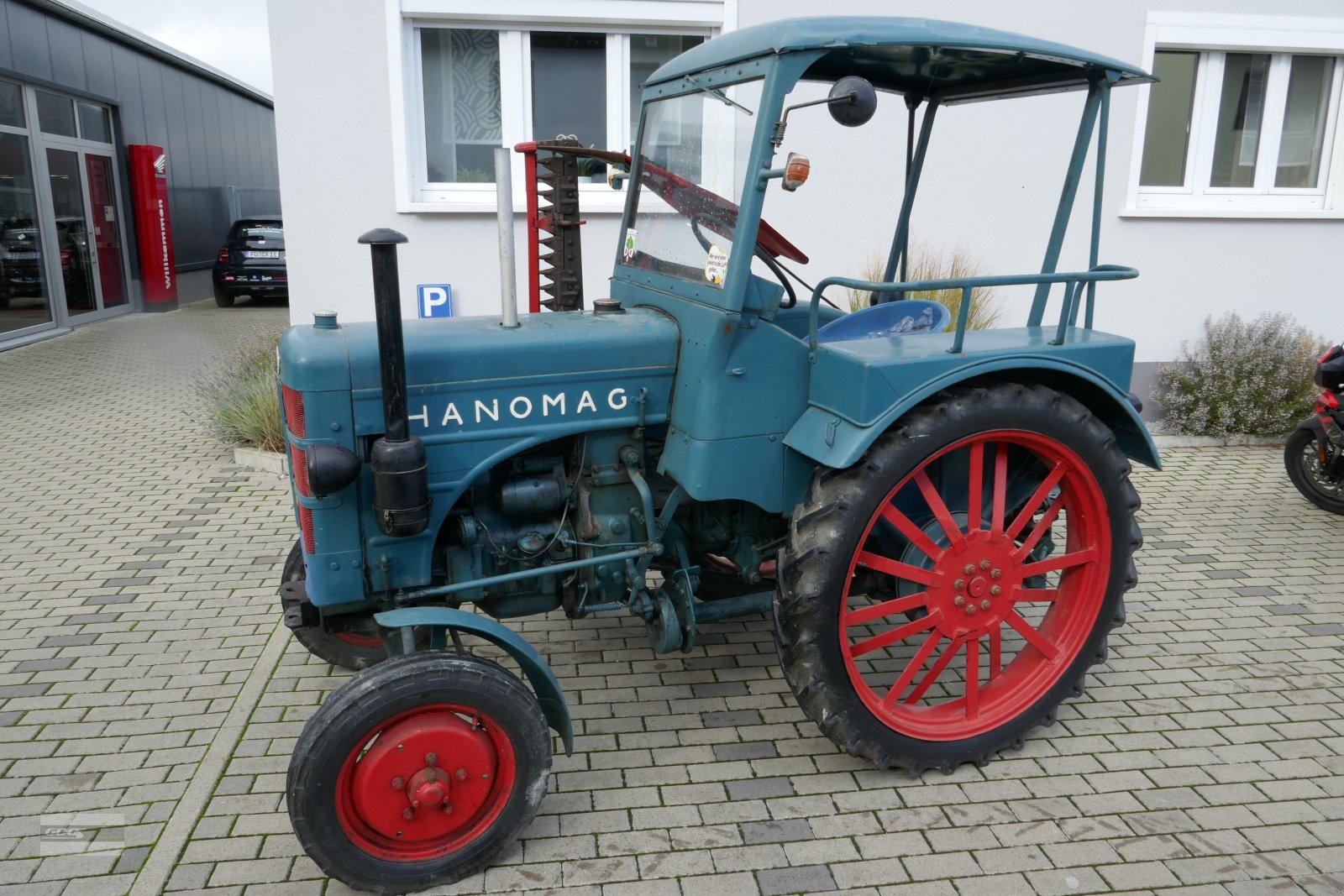 Traktor van het type Hanomag R16A mit Verdeck, Mähwerk und Pflug. Aus 1. Hand! Technisch und optisch OK!, Gebrauchtmaschine in Langenzenn (Foto 1)