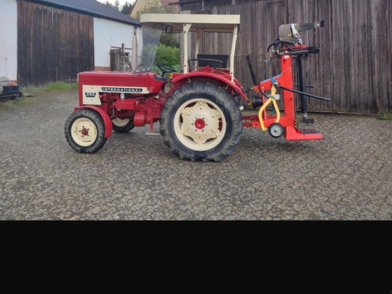 Traktor typu IHC 323, Gebrauchtmaschine w Limburgerhof  (Zdjęcie 1)