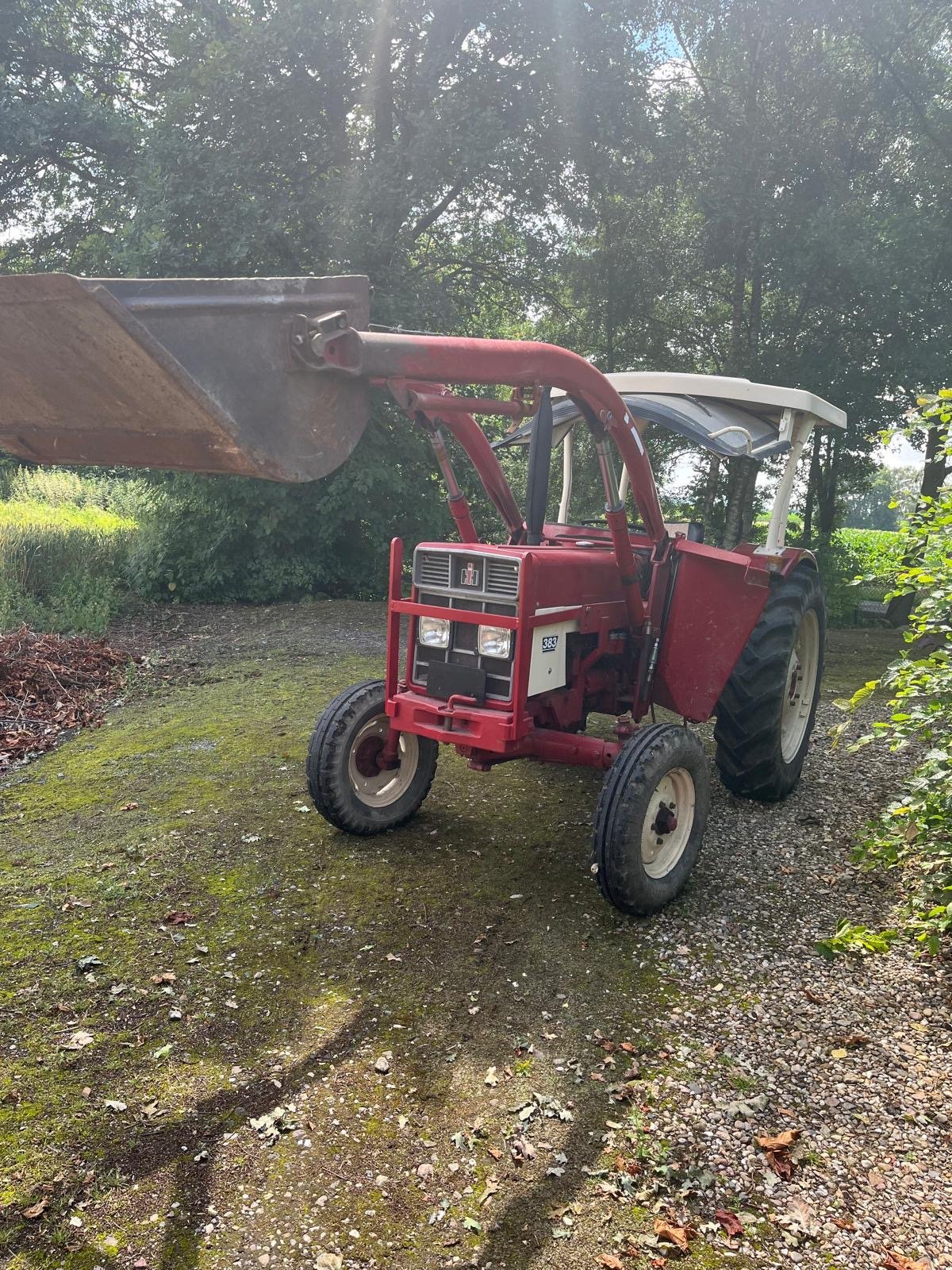 Traktor du type IHC 383, Gebrauchtmaschine en Merzen (Photo 2)