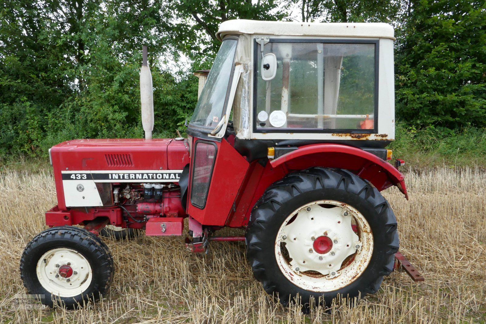 Traktor des Typs IHC 433 Hinterrad / Echt guter Zustand! Mit Verdeck und Mähwerk, Gebrauchtmaschine in Langenzenn (Bild 2)