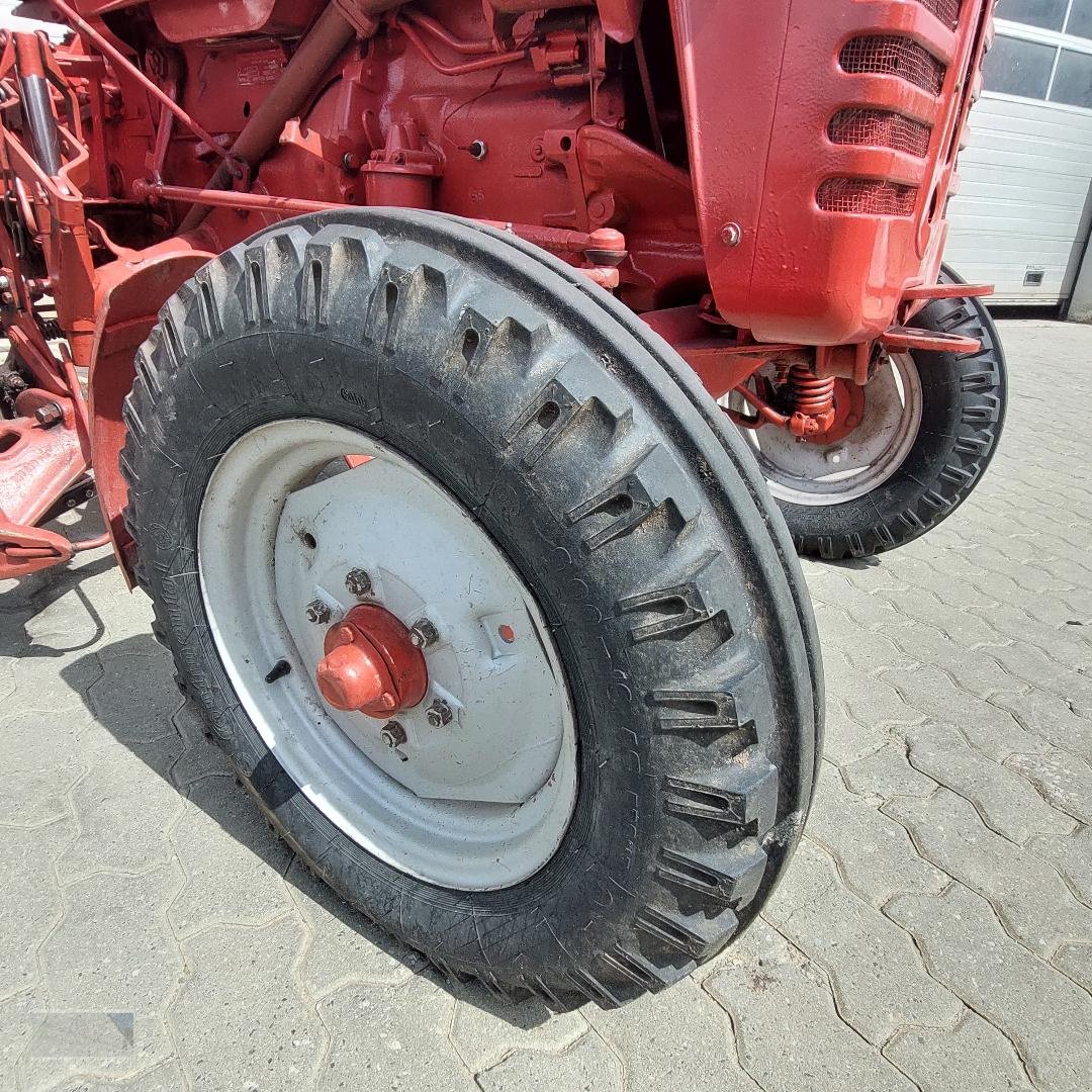 Traktor du type IHC 439, Gebrauchtmaschine en Kleinlangheim - Atzhausen (Photo 3)