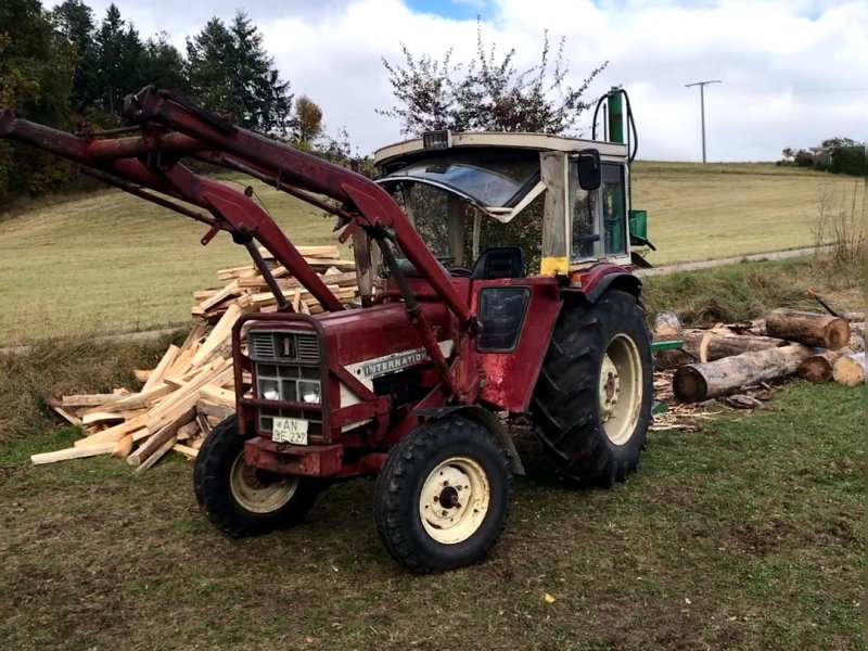 Traktor от тип IHC 453, Gebrauchtmaschine в Flachslanden