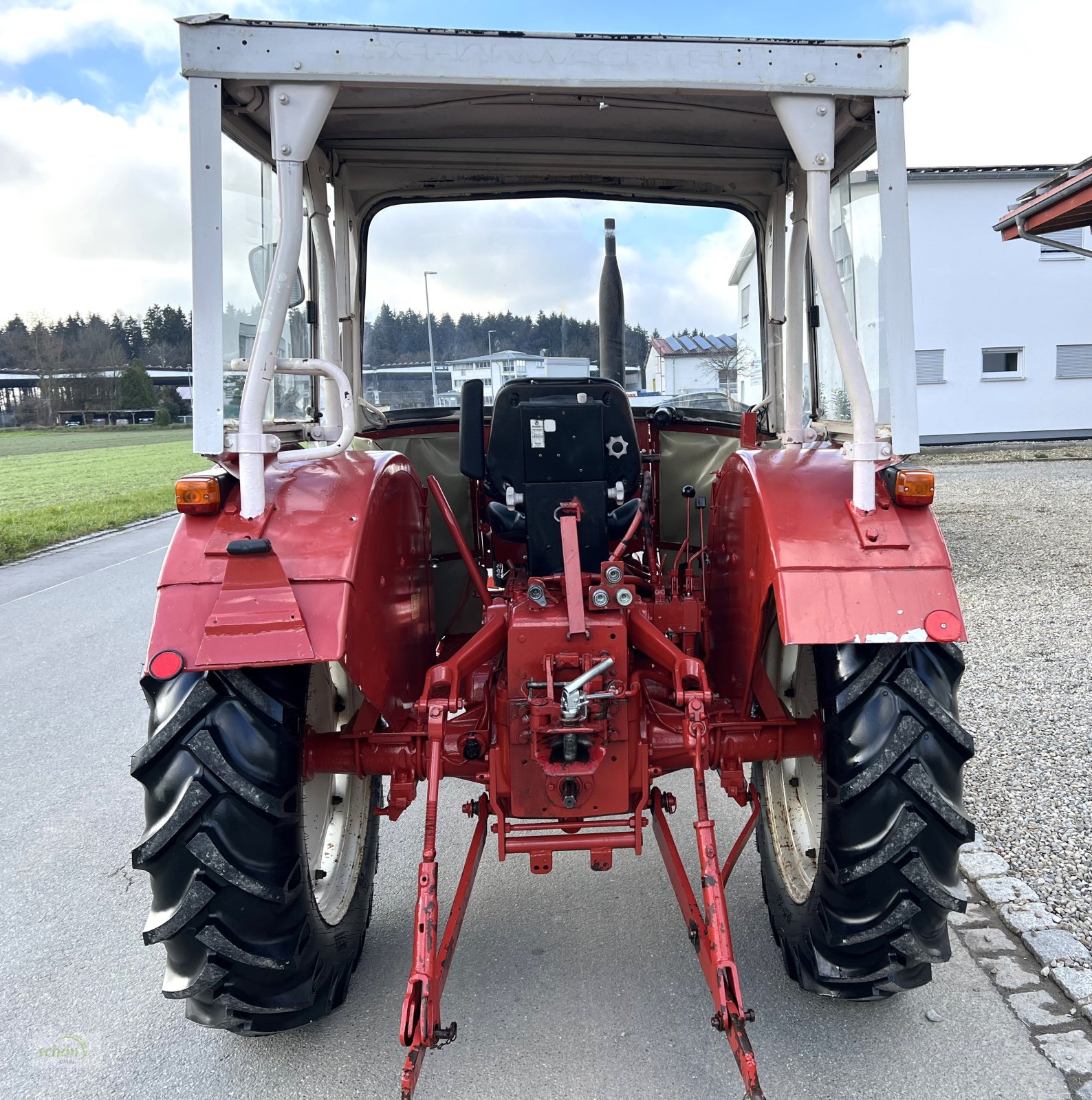 Traktor typu IHC 633 mit Servo, zwei-doppelt-wirkende und ein einfach-wirkendes Steuergerät, Gebrauchtmaschine v Burgrieden (Obrázek 4)