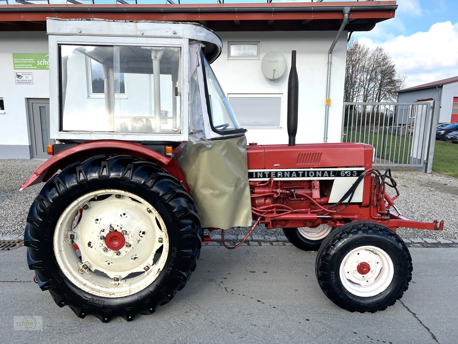 Traktor typu IHC 633 mit Servo, zwei-doppelt-wirkende und ein einfach-wirkendes Steuergerät, Gebrauchtmaschine v Burgrieden (Obrázek 12)