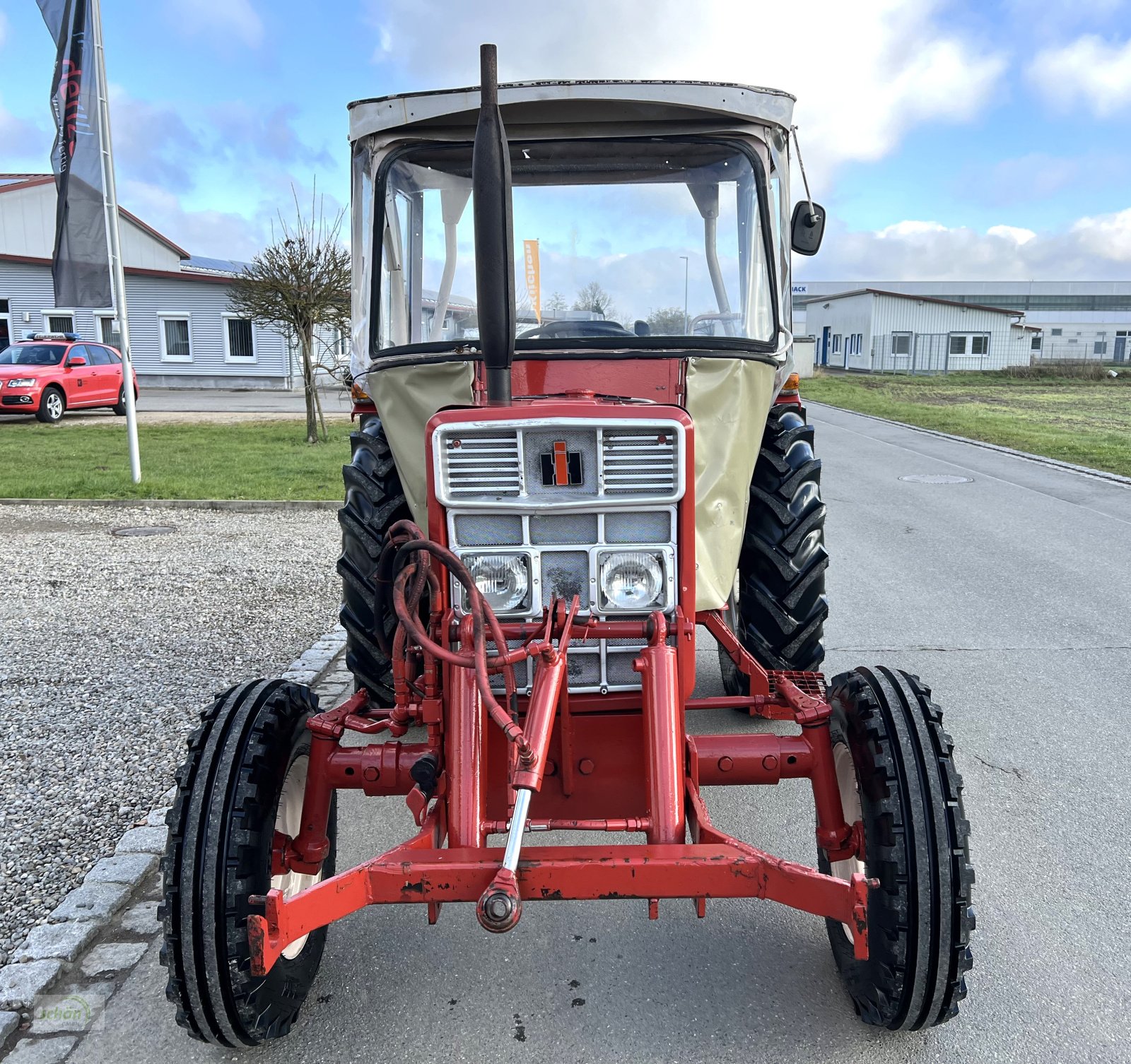 Traktor van het type IHC 633 mit Servo, zwei-doppelt-wirkende und ein einfach-wirkendes Steuergerät, Gebrauchtmaschine in Burgrieden (Foto 16)