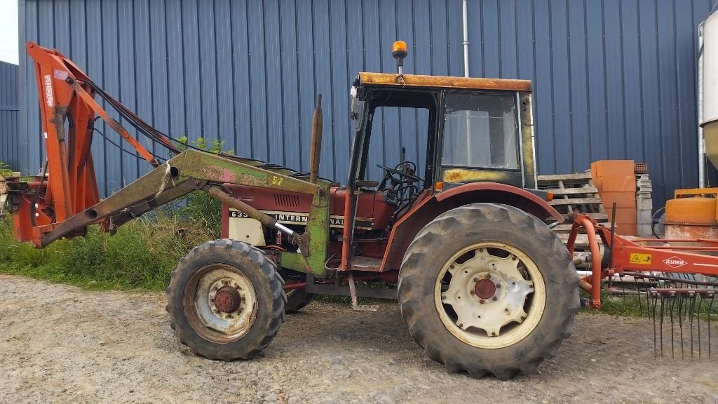 Traktor Türe ait IHC 633, Gebrauchtmaschine içinde ENNEZAT (resim 1)